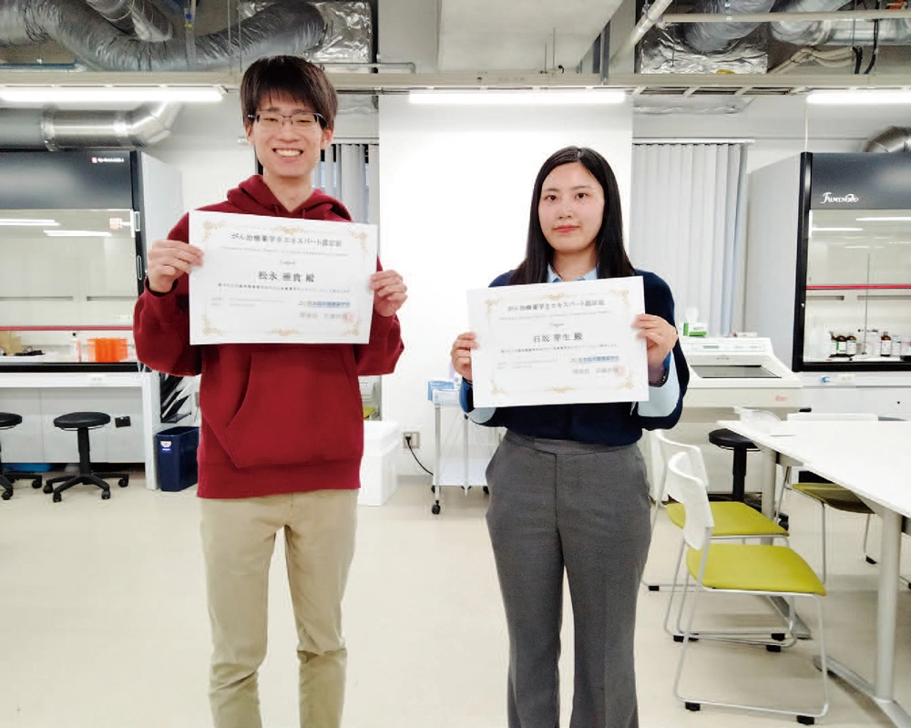 松永さん（左）と石坂さん（右）[写真]